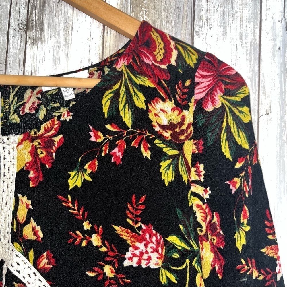 Jodifl Dark Floral Blouse - Picture 4 of 5